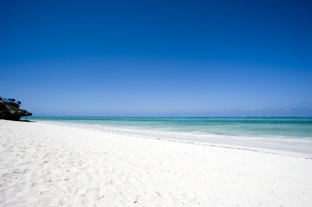 Hotel Karafuu Beach Resort ピングウェ エクステリア 写真