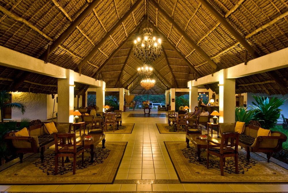 Hotel Karafuu Beach Resort ピングウェ エクステリア 写真