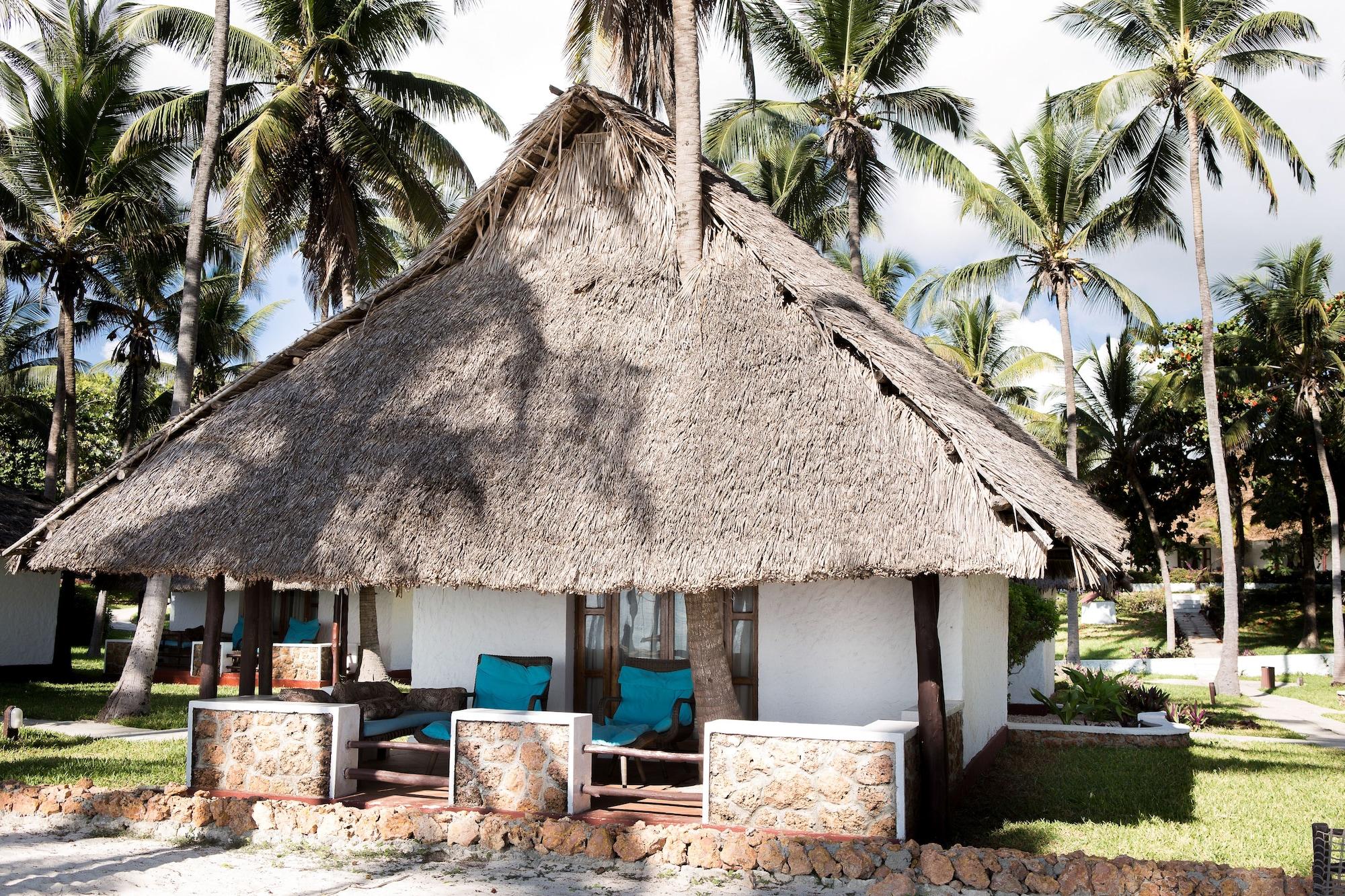 Hotel Karafuu Beach Resort ピングウェ エクステリア 写真