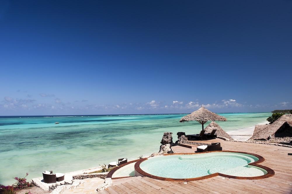 Hotel Karafuu Beach Resort ピングウェ エクステリア 写真