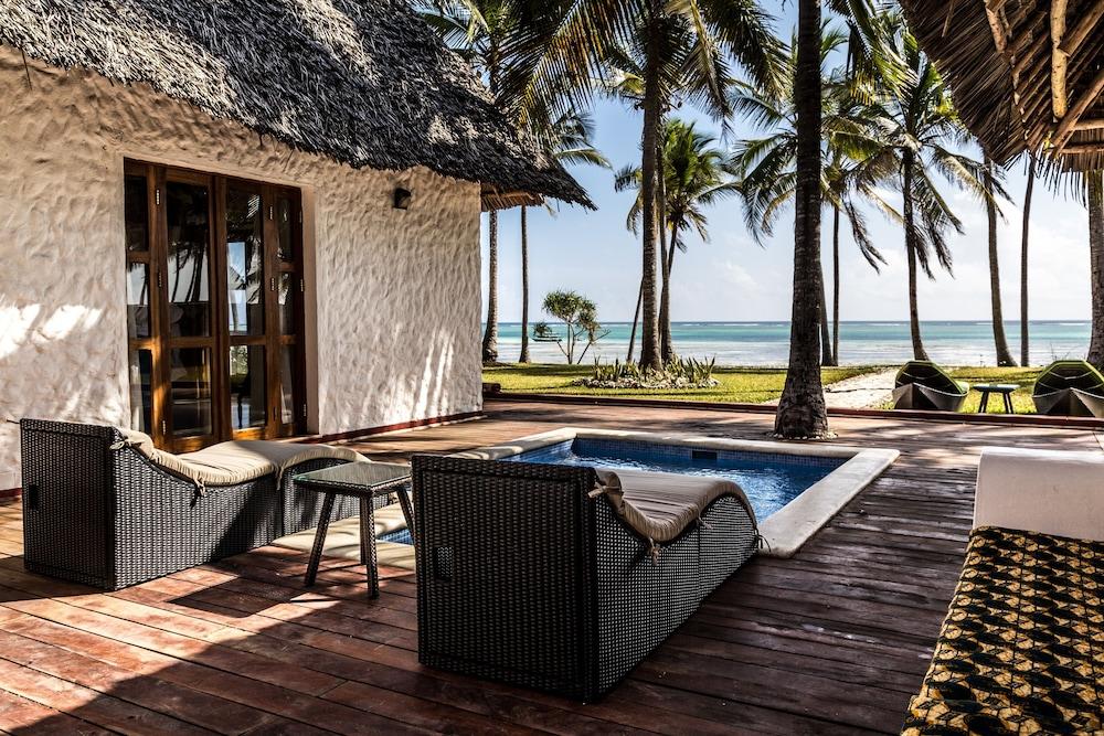 Hotel Karafuu Beach Resort ピングウェ エクステリア 写真