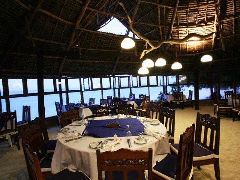 Hotel Karafuu Beach Resort ピングウェ エクステリア 写真